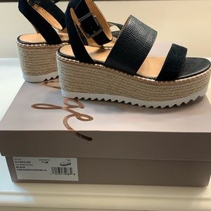 Crown Vintage 7.5 Black Platform Espadrille Sandal